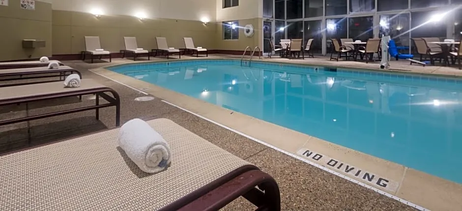 Chicago Club Inn & Suites