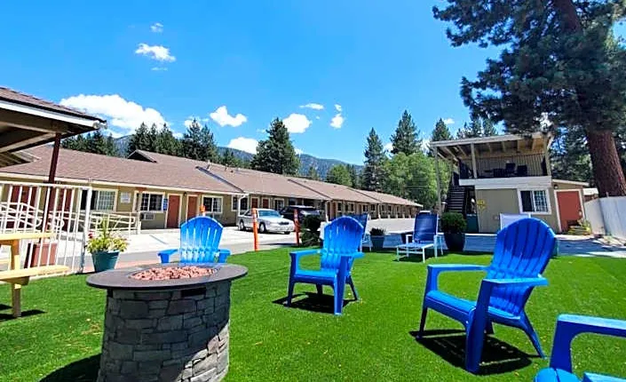 Bluebird Day Inn & Suites