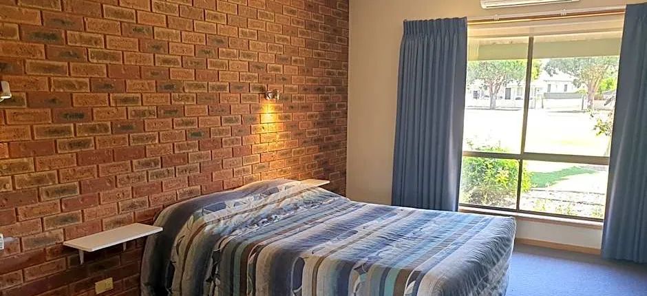 The Finley Palm Motor Inn
