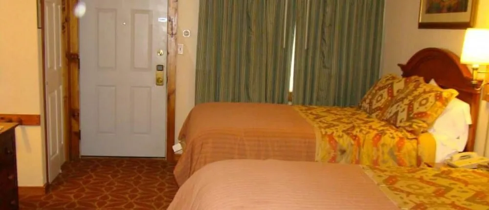 Ludlow Colonial Motel