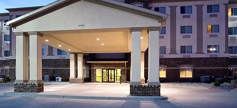 Expressway Suites Fargo