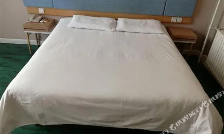 Home Inn Jingbian Minleyuan Square Branch