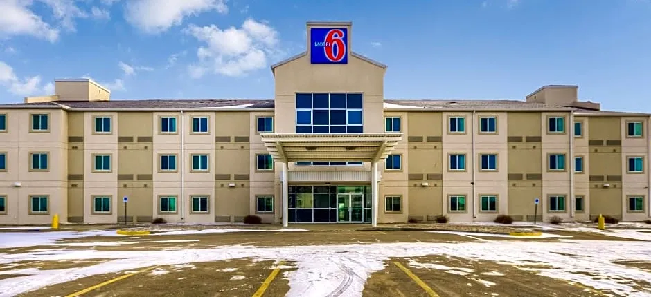 Motel 6-Estevan, SK