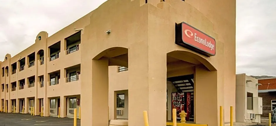 Econo Lodge East