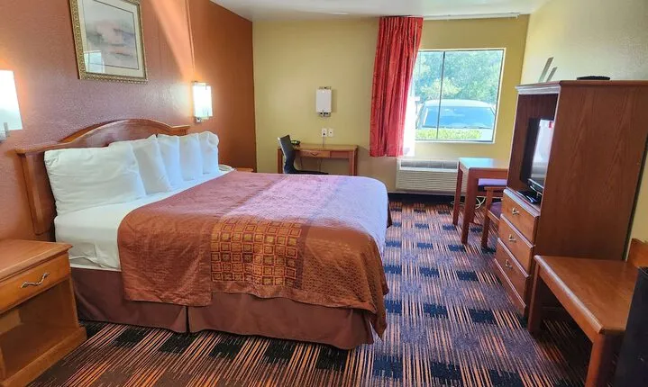 Days Inn by Wyndham Lumberton