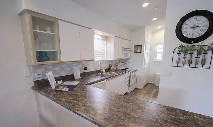 Sunset Penthouse 2 Bedroom Condo by RedAwning