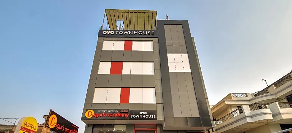 Super OYO Townhouse 263 Hotel Luxurs Shri Gopal Nagar