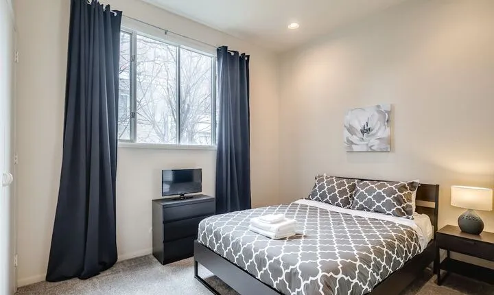 4 BD 2.5 Baths! Steps Away From Liberty Bell!