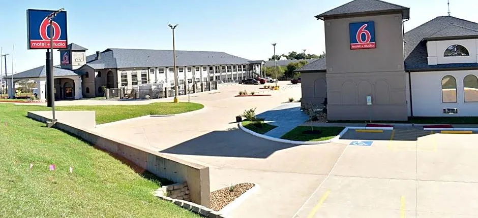 Motel 6-Brenham, TX
