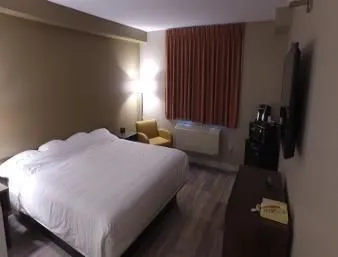 Super 8 Winnipeg West
