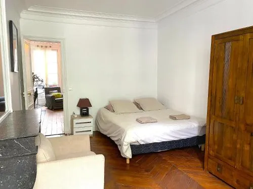 Quiet & Very Central 2 BR Flat
