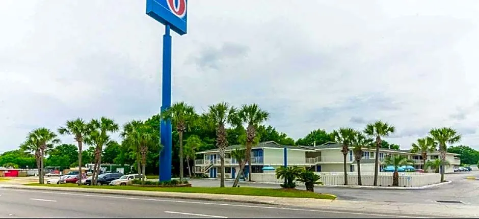 Motel 6 - Pensacola West
