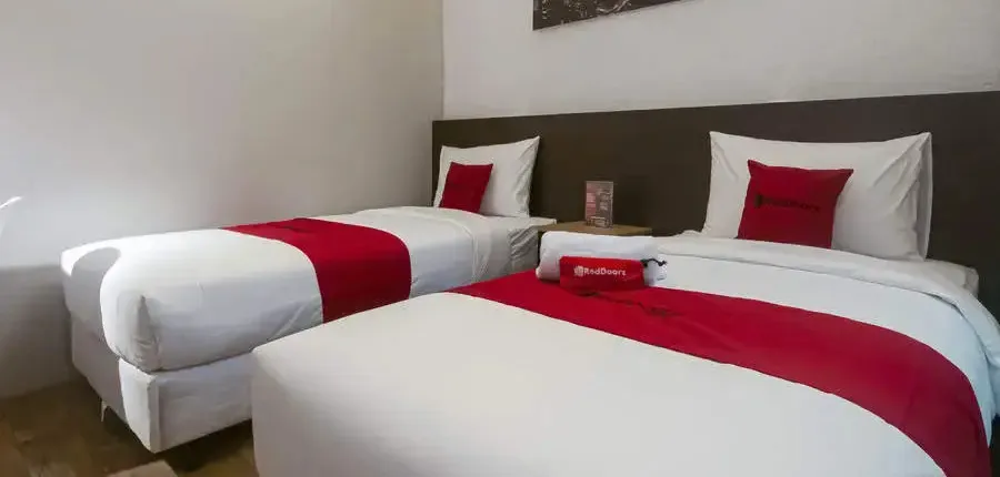 Formerly Reddoorz Plus Near Gandaria City Mall 2