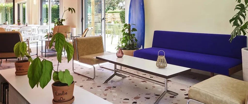 Greet  Hotel Versailles - Voisins Le Bretonneux