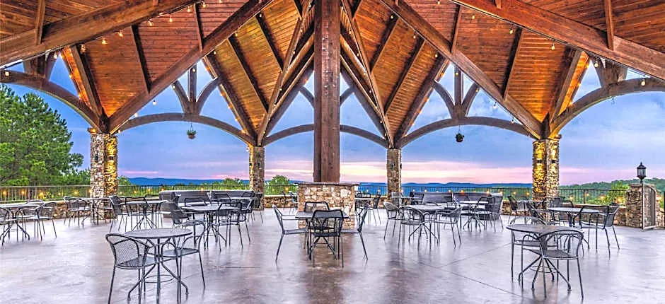 Aiden by Best Western Warm Springs Hotel and Event Center