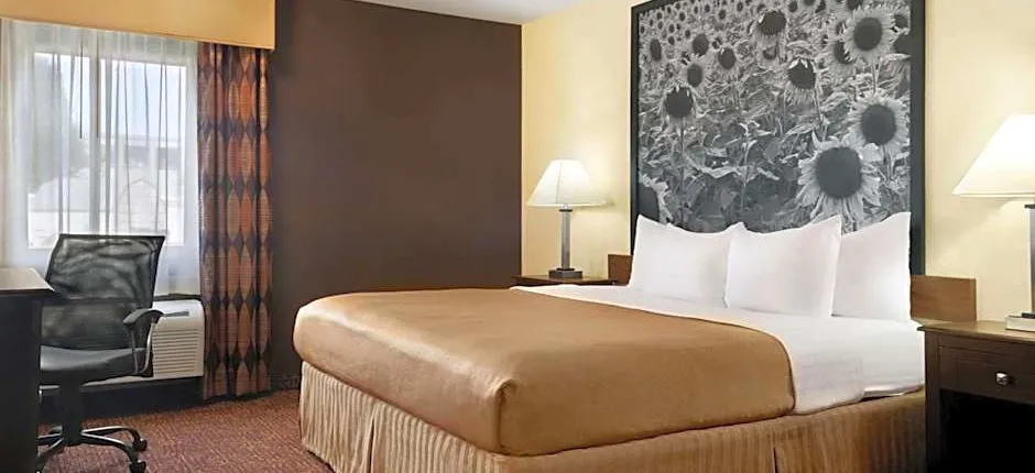 Super 8 by Wyndham Des Moines