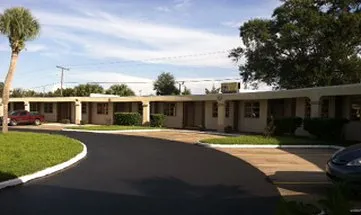 Nassau Holiday Motel