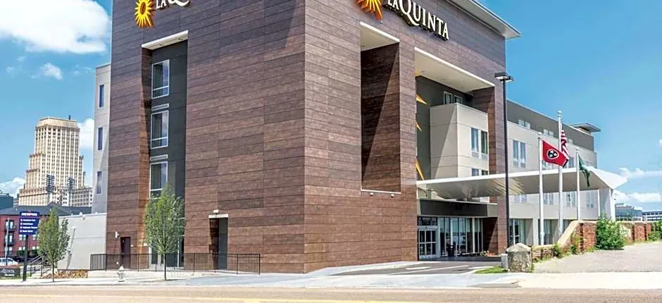 La Quinta Inn & Suites by Wyndham Memphis Downtown