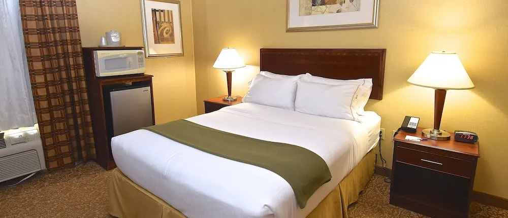 Holiday Inn Express & Suites St. Louis West - Fenton, an IHG Hotel