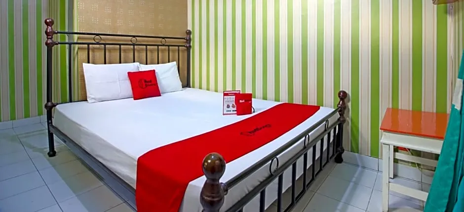 RedDoorz near Mall Ambarukmo Yogyakarta