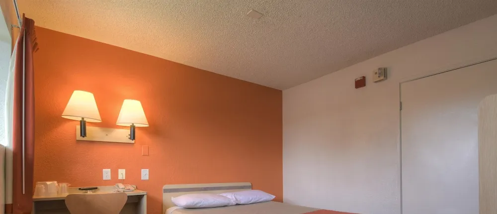 Motel 6 Baldwin Park, CA - Los Angeles