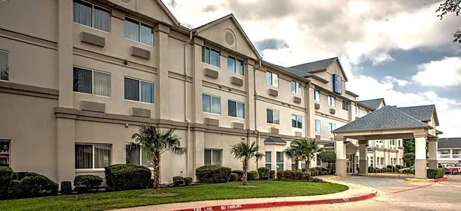 Motel 6-Dallas, TX - Northwest