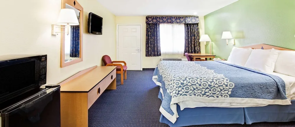 Days Inn by Wyndham Baytown Garth Road I10 East