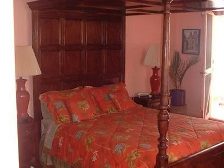 Hibiscus House Bed & Breakfast