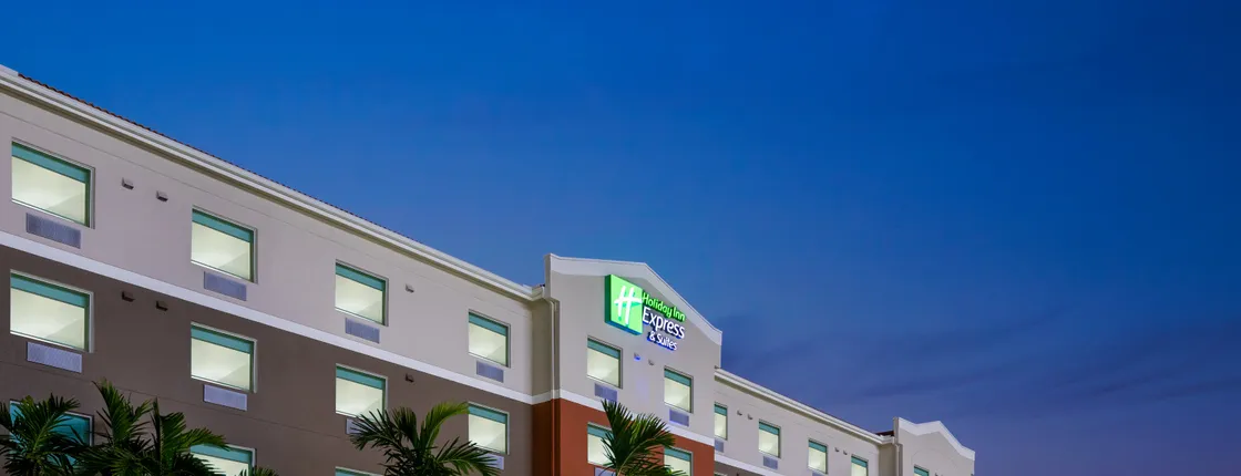 Holiday Inn Exp Stes Pembroke