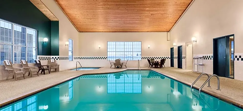 Country Inn & Suites by Radisson, Little Falls, MN