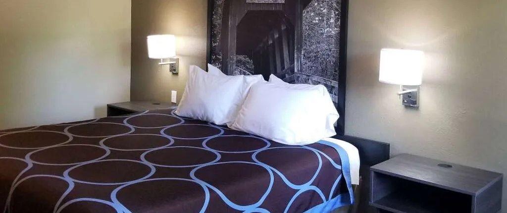 Super 8 by Wyndham Brownsburg