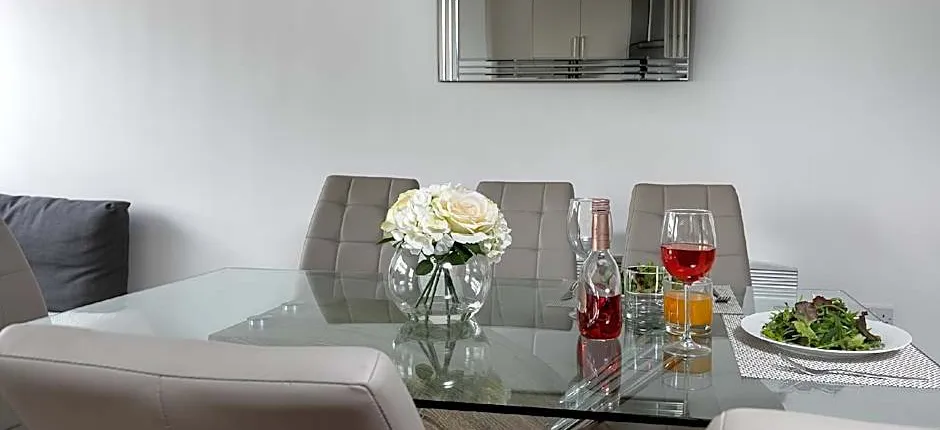 KVM - City Apartments - Contractors - Town Centre by KVM Stays