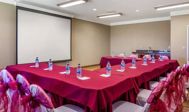 Comfort Suites Plainview