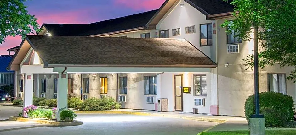 Super 8 by Wyndham Knoxville