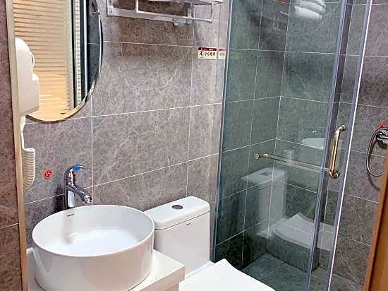 Fangxian Rich Hotel