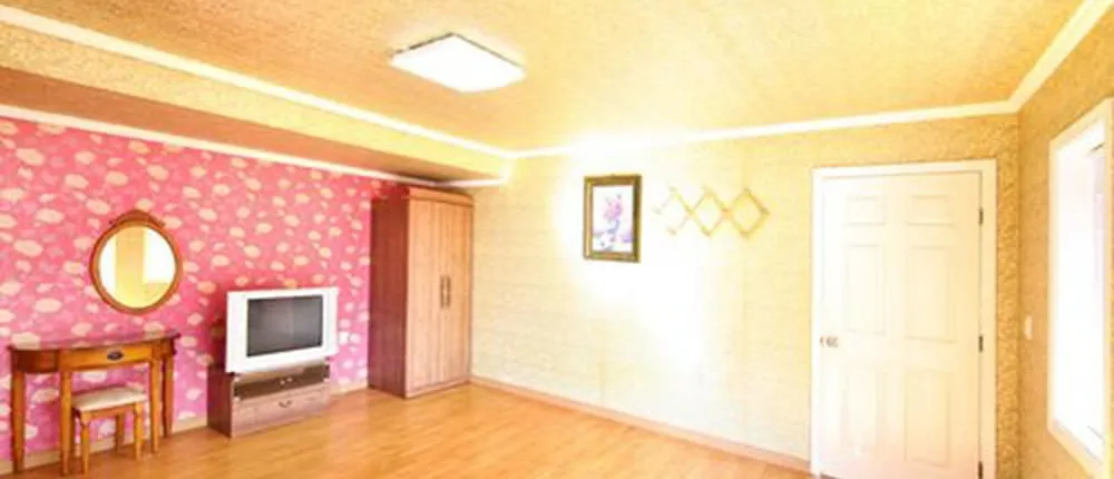 Modern Hill Pension