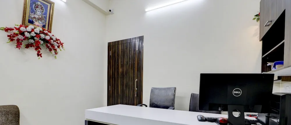 OYO 14155 Tulsi Palace