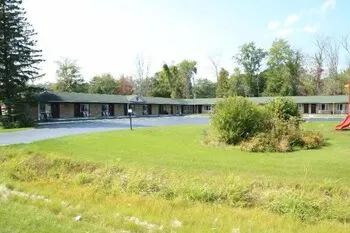 Crows Nest Inn Tawas