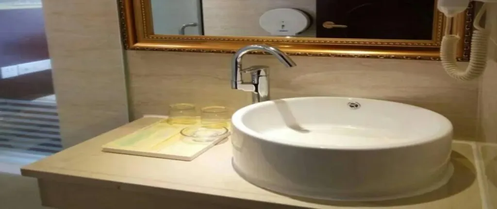 Vienna Hotel (Shenzhen Dongmen Hubei Metro Station)