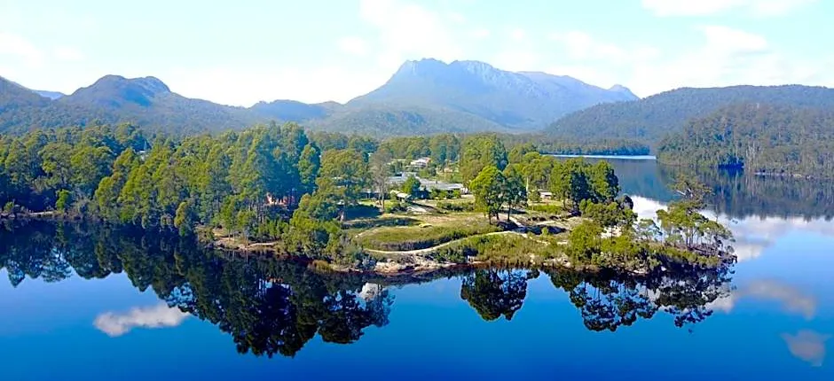 Tullah Lakeside Lodge