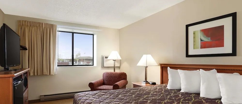 Super 8 by Wyndham Williston ND