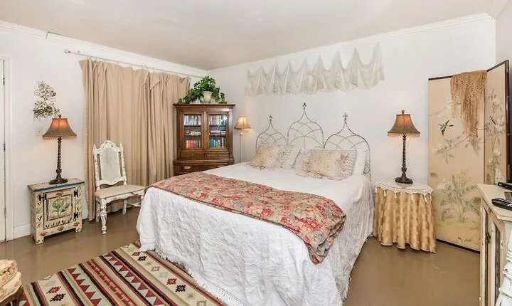 Binkys Summer Afternoon Studio Bedroom Cottage by Redawning