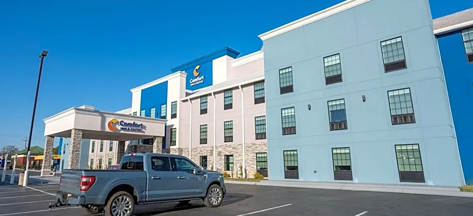 Comfort Inn & Suites River City Decatur
