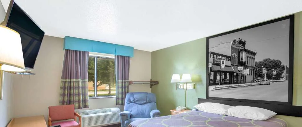 Super 8 by Wyndham Champaign