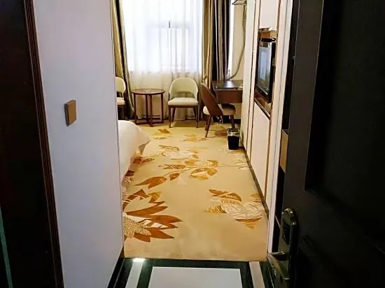 Huayan Hotel