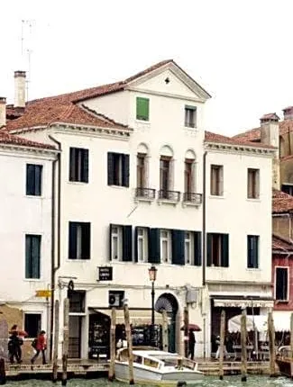Hotel Airone
