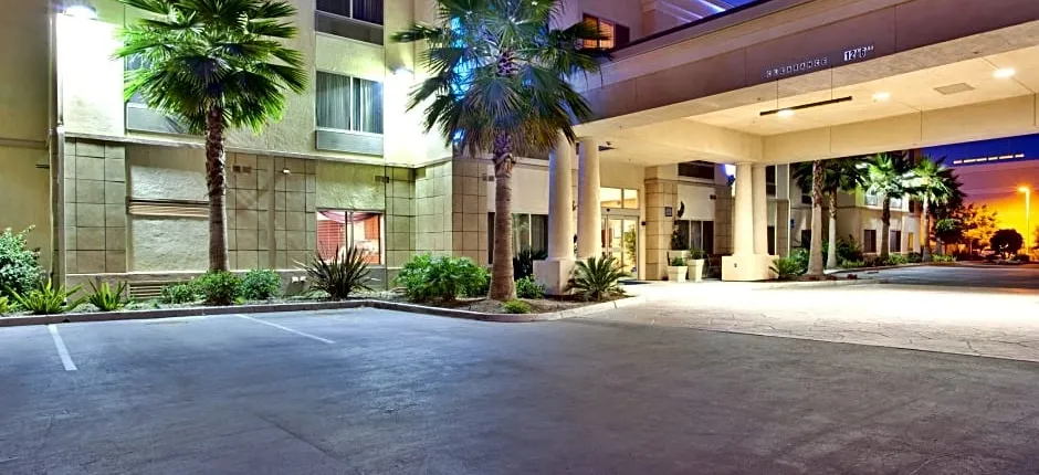 Holiday Inn Express & Suites San Diego Otay Mesa By IHG