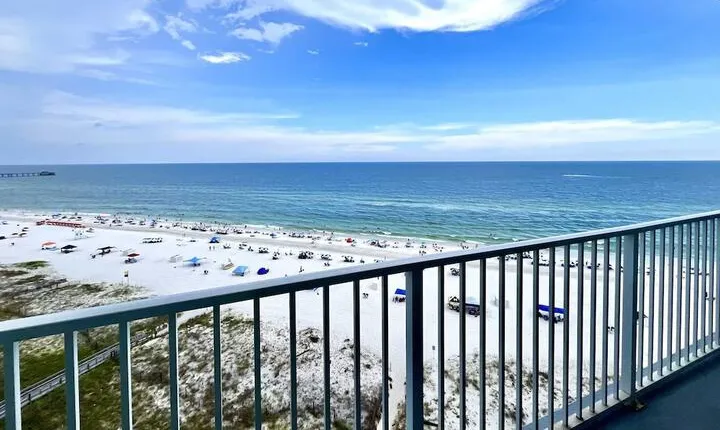 Lighthouse 1017 1 Bedroom Condo by RedAwning