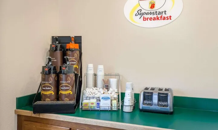 Super 8 by Wyndham Oneonta / Cooperstown