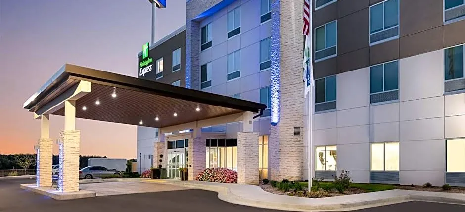 Holiday Inn Express Calhoun South By IHG